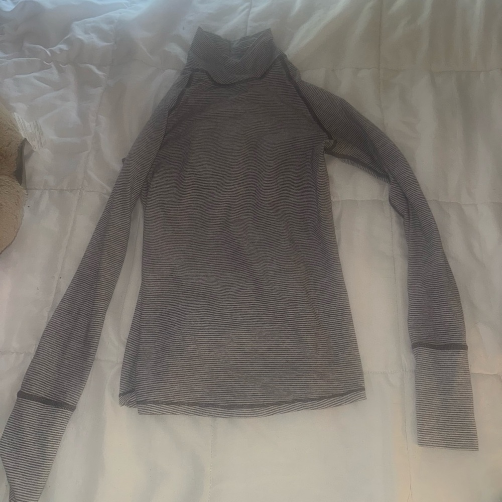 Women's Gray Lululemon long sleeve workout top